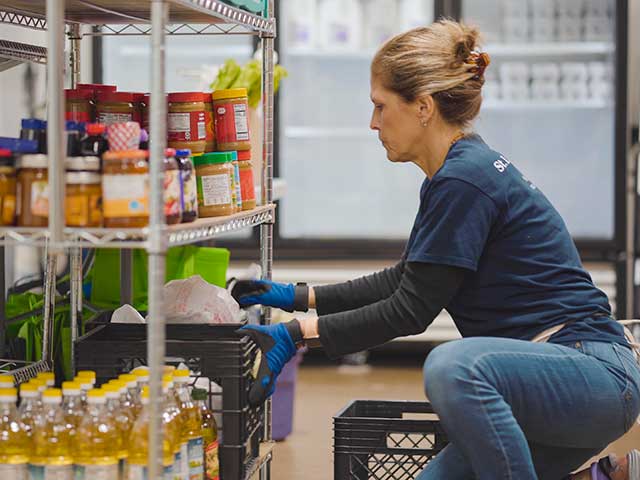 CCDA food volunteer 640x480